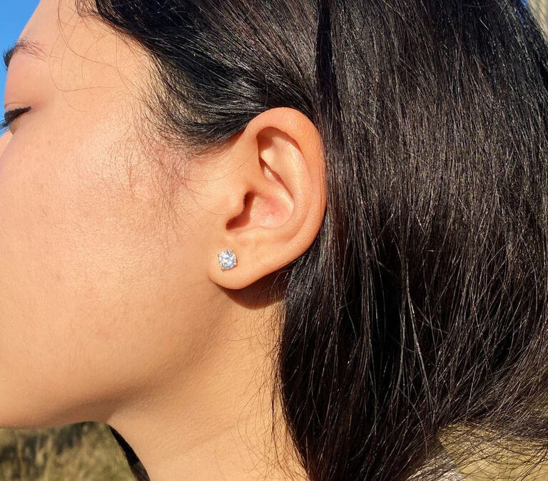 How to Choose Moissanite Stud Earrings